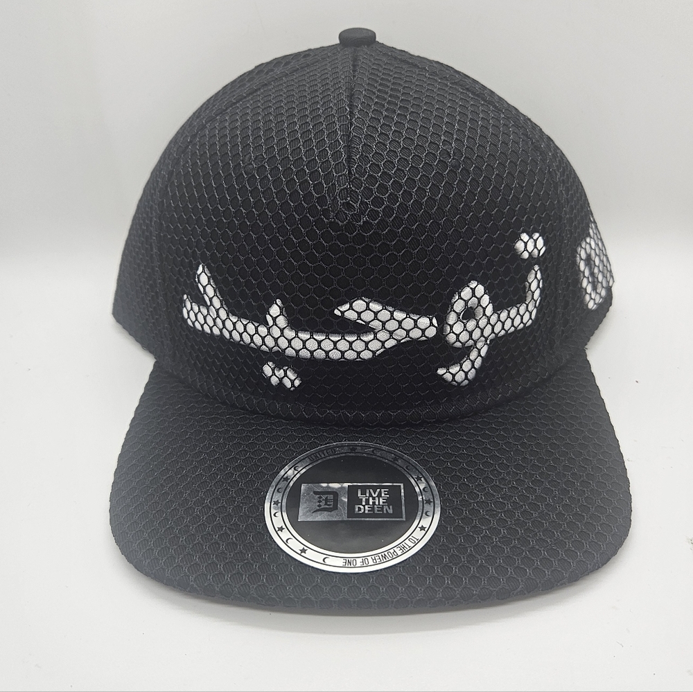 Brand New Live The Deen Tawheed Mesh Snapback – Series 01 – Black/White